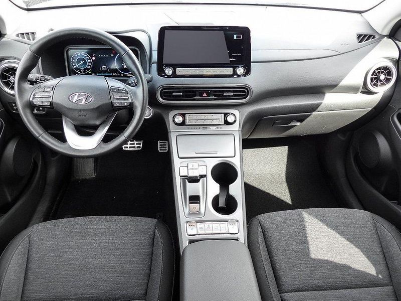 KONA Basis Elektro 2WD digitales Cockpit Scheinwerferreg. Apple CarPlay Android Auto